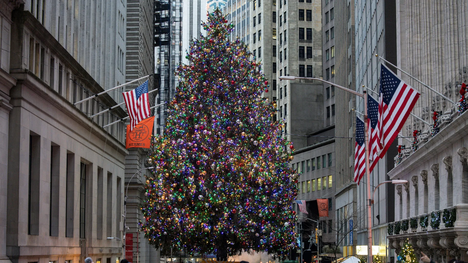 S&amp;P 500 reaches a record high as 'Santa Claus rally' kicks off