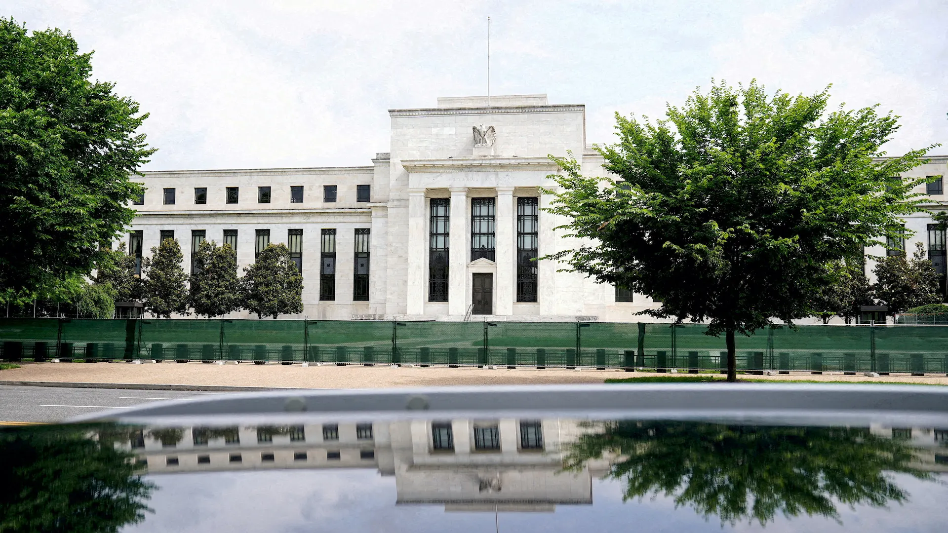Fed minutes show deep division at the December meeting