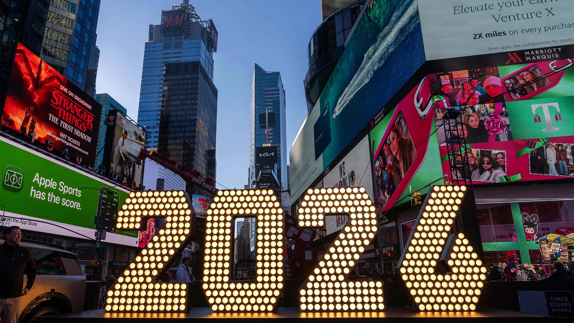 How to manage your life's transition into 2026, according to these 5 experts