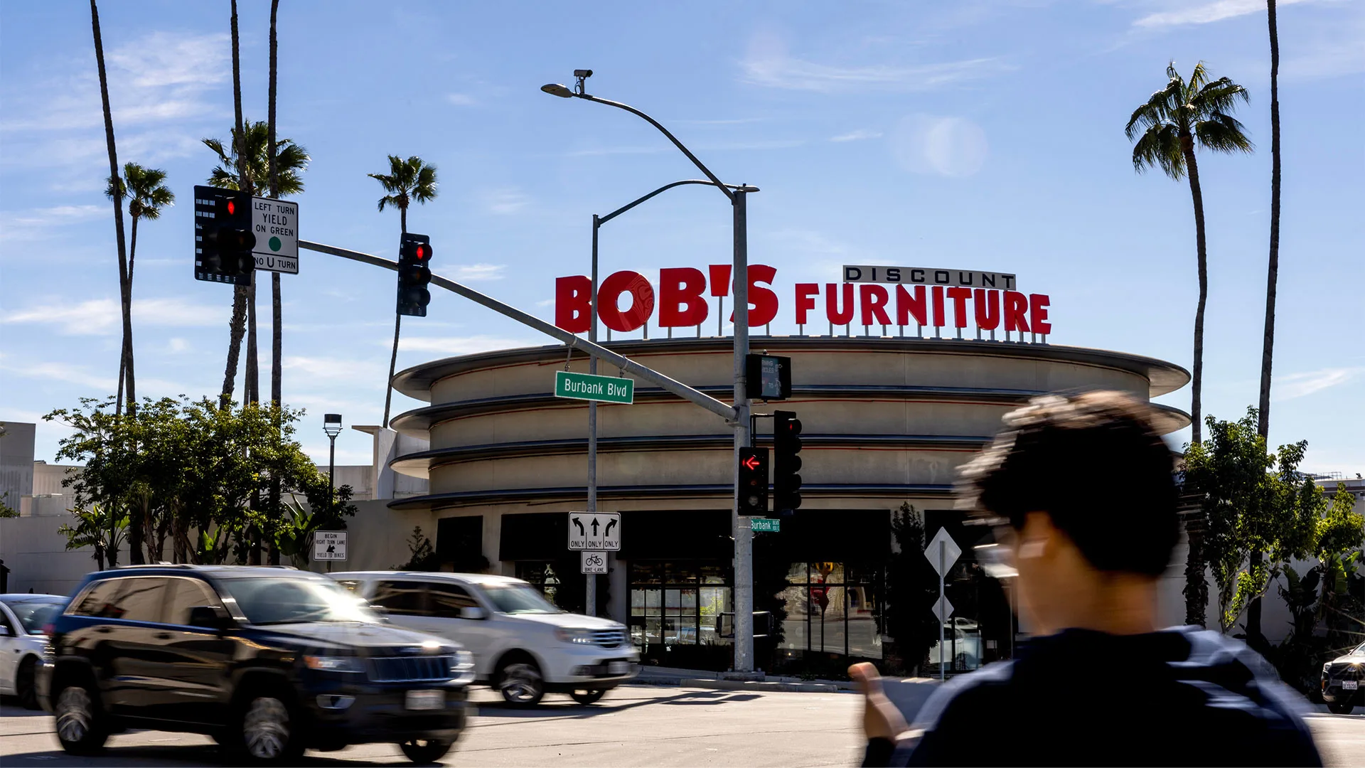 fastcompany.com - Sam Becker - Bob's Discount Furniture IPO: Stock price will be closely watched today amid trail of chain retail bankruptcies