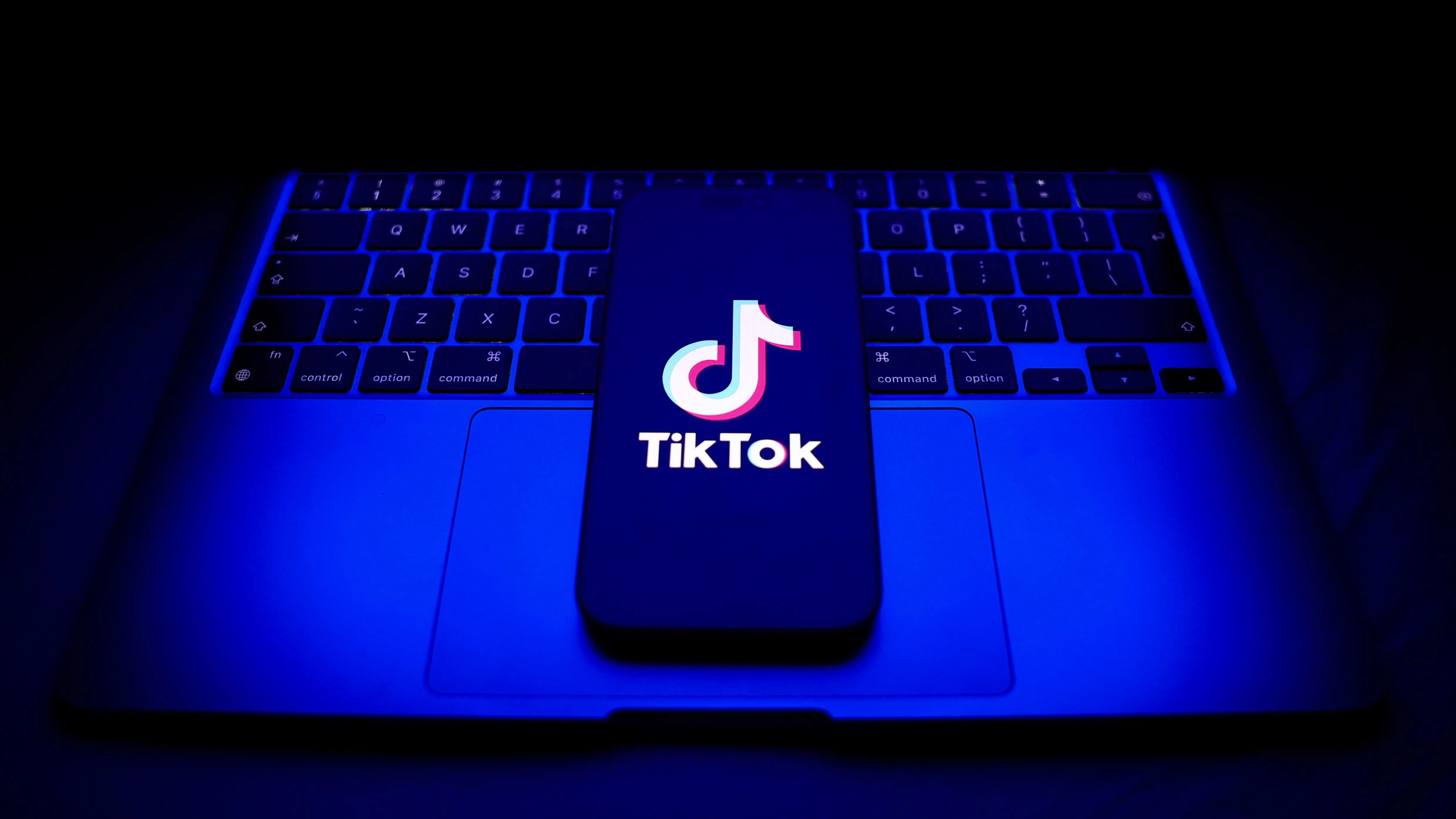 fastcompany.com - Chris Stokel-Walker - TikTok's endless scroll is under threat in Europe