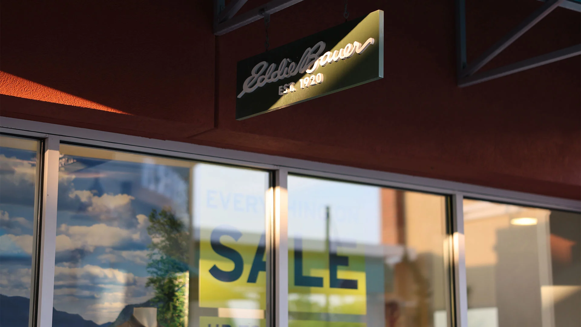 Eddie Bauer plans to close all U.S. and Canada stores in bankruptcy. See the full list of doomed locations