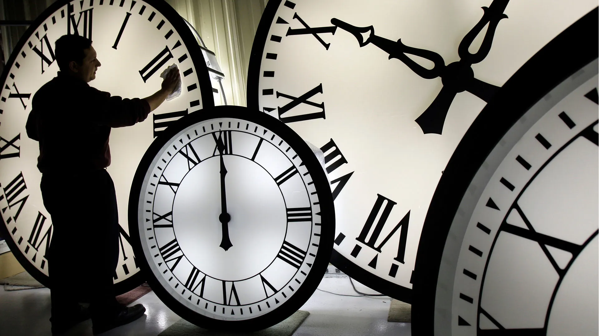 The time change in the U.S. this weekend is a problem, and there's no consensus on how to fix it