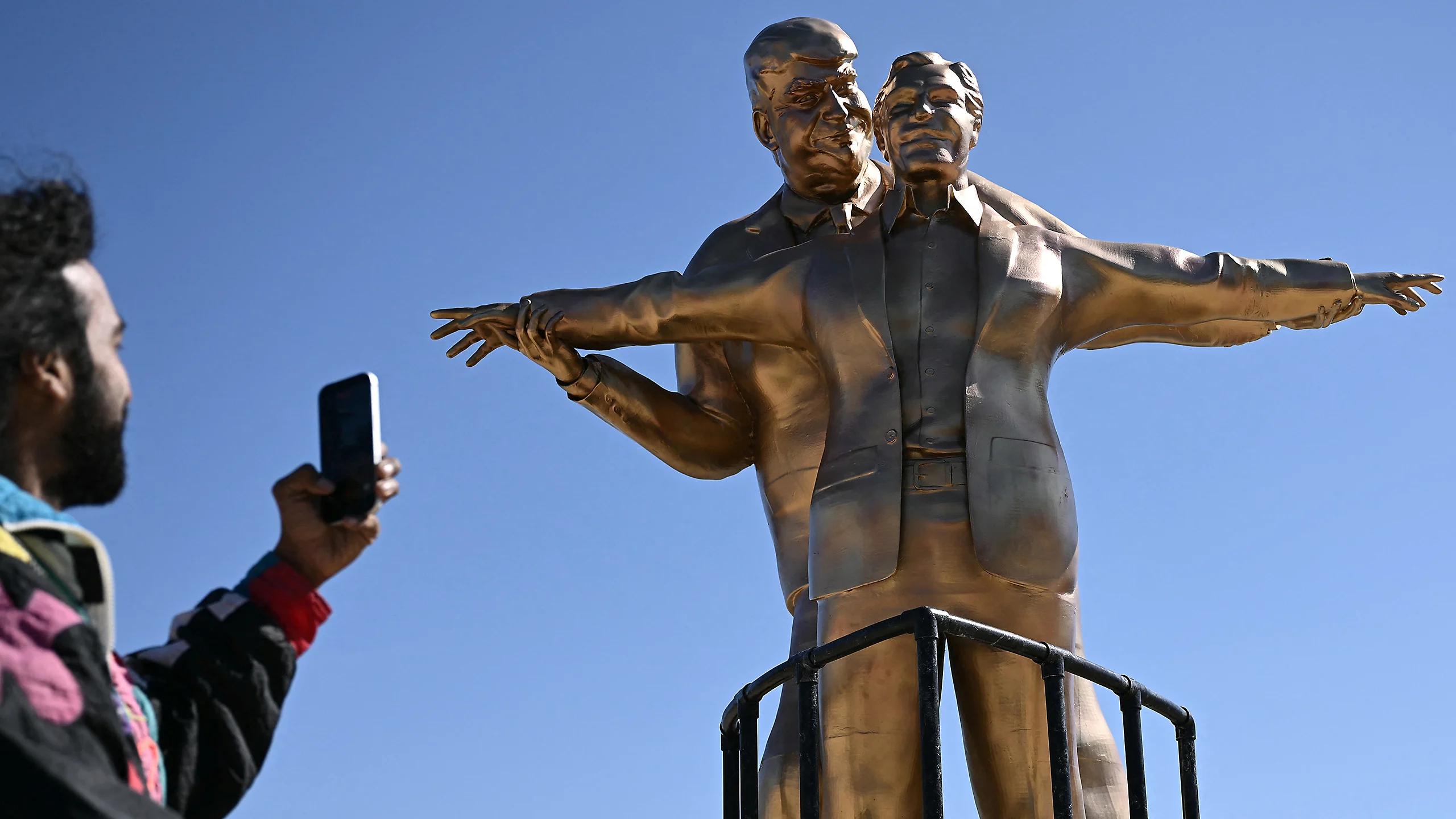 Another Trump-Epstein statue pops up on the National Mall