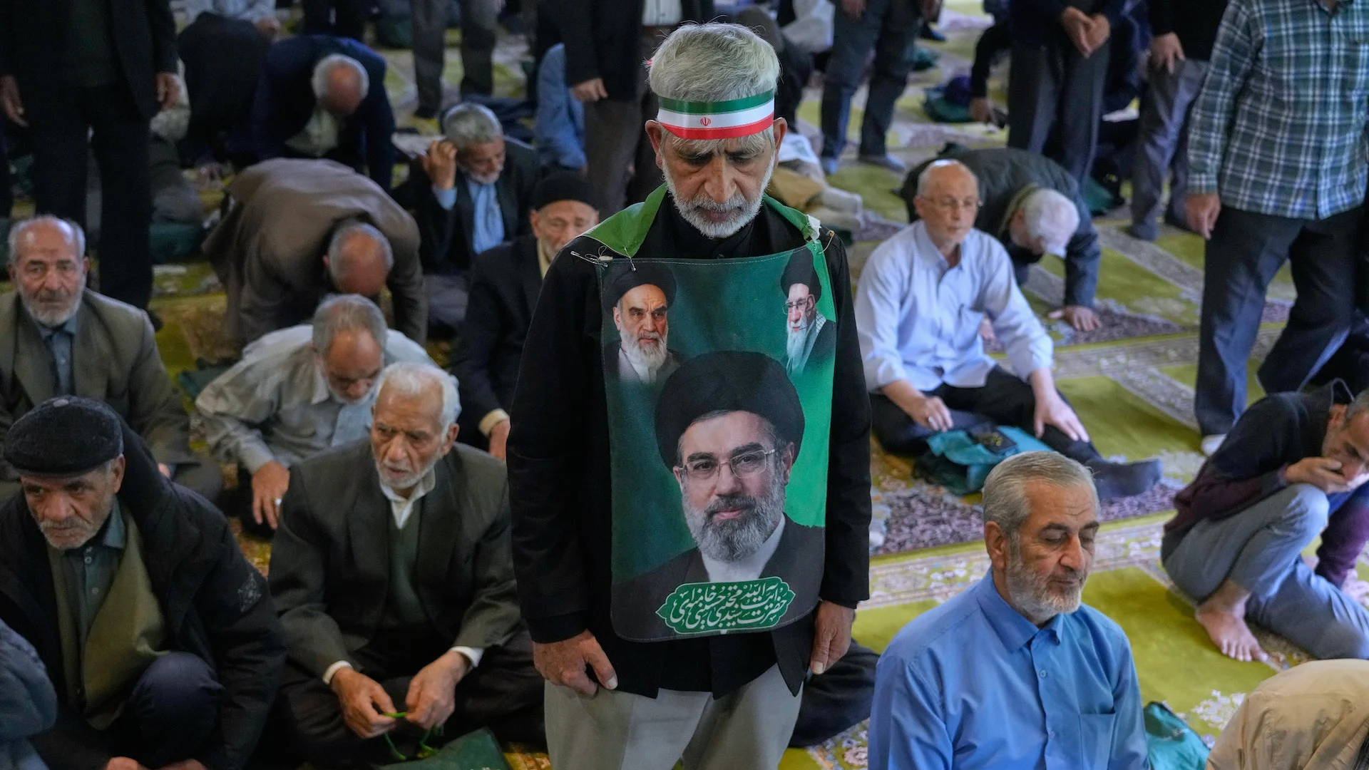 Iran's top diplomat travels to Pakistan for ceasefire talks with the U.S.