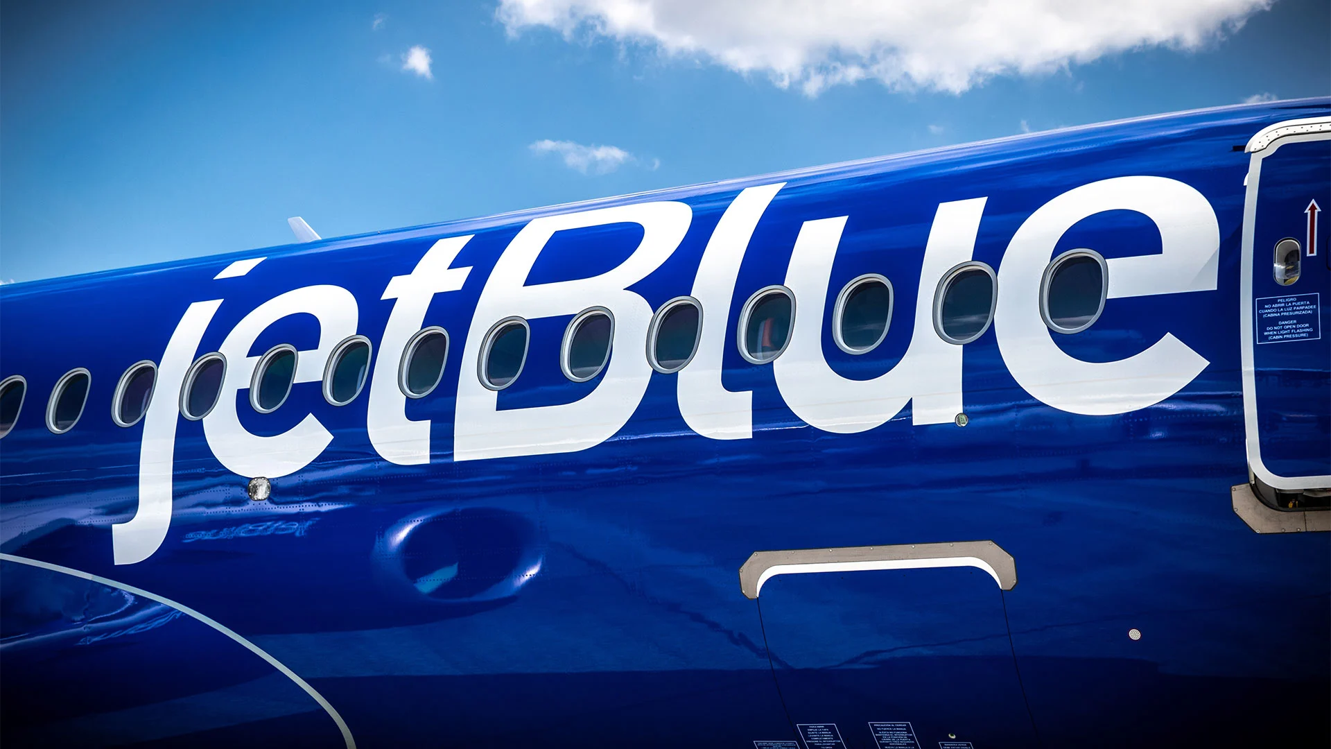 One viral JetBlue blunder has customers convinced it uses surveillance pricing to upcharge on flights