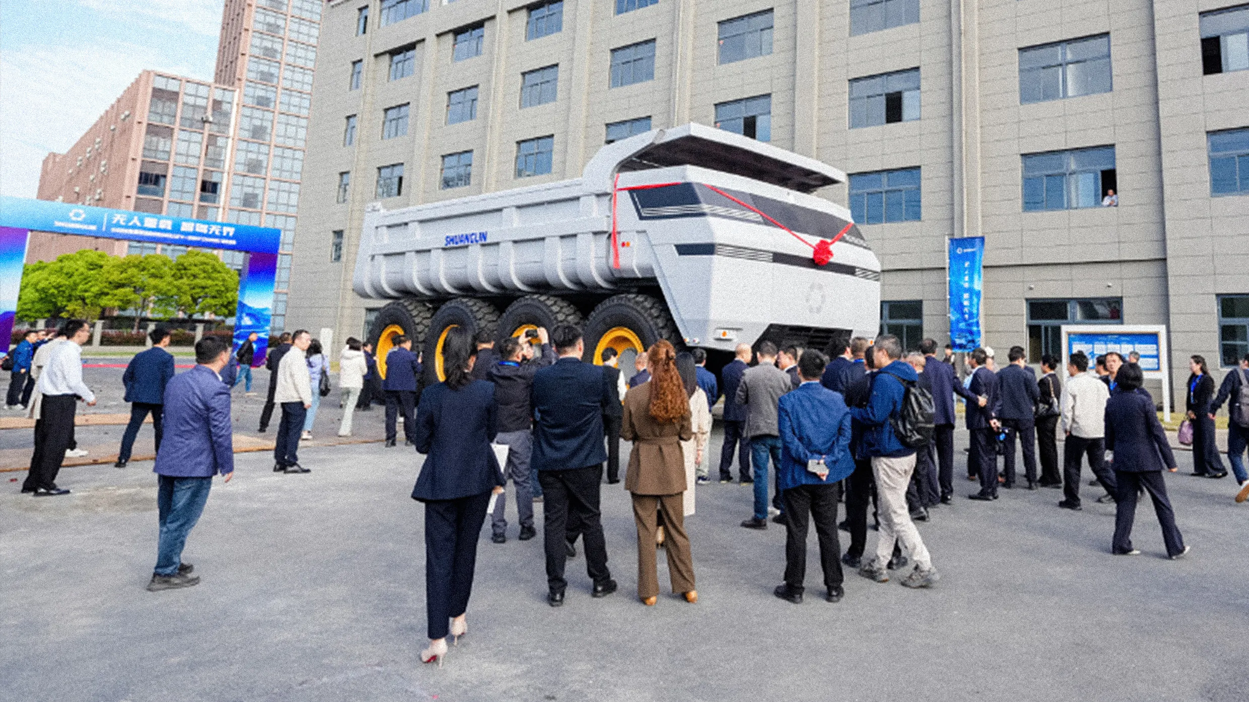 fastcompany.com - Jesus Diaz - This driverless Chinese mining truck is giant, agile, and shows the industrial future of AI