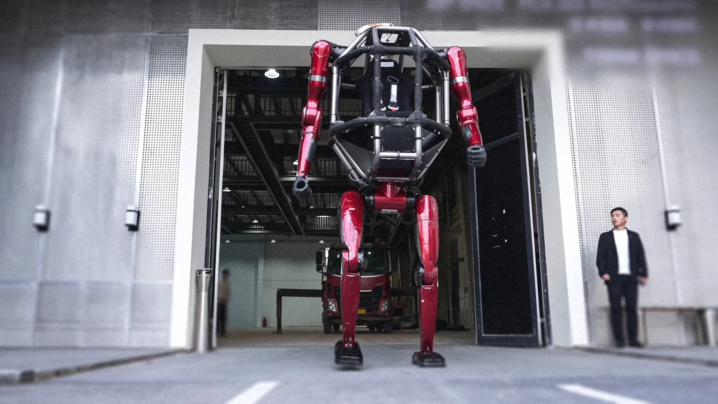 fastcompany.com - Jesus Diaz - Unitree's new robot is like a giant Transformer come to life