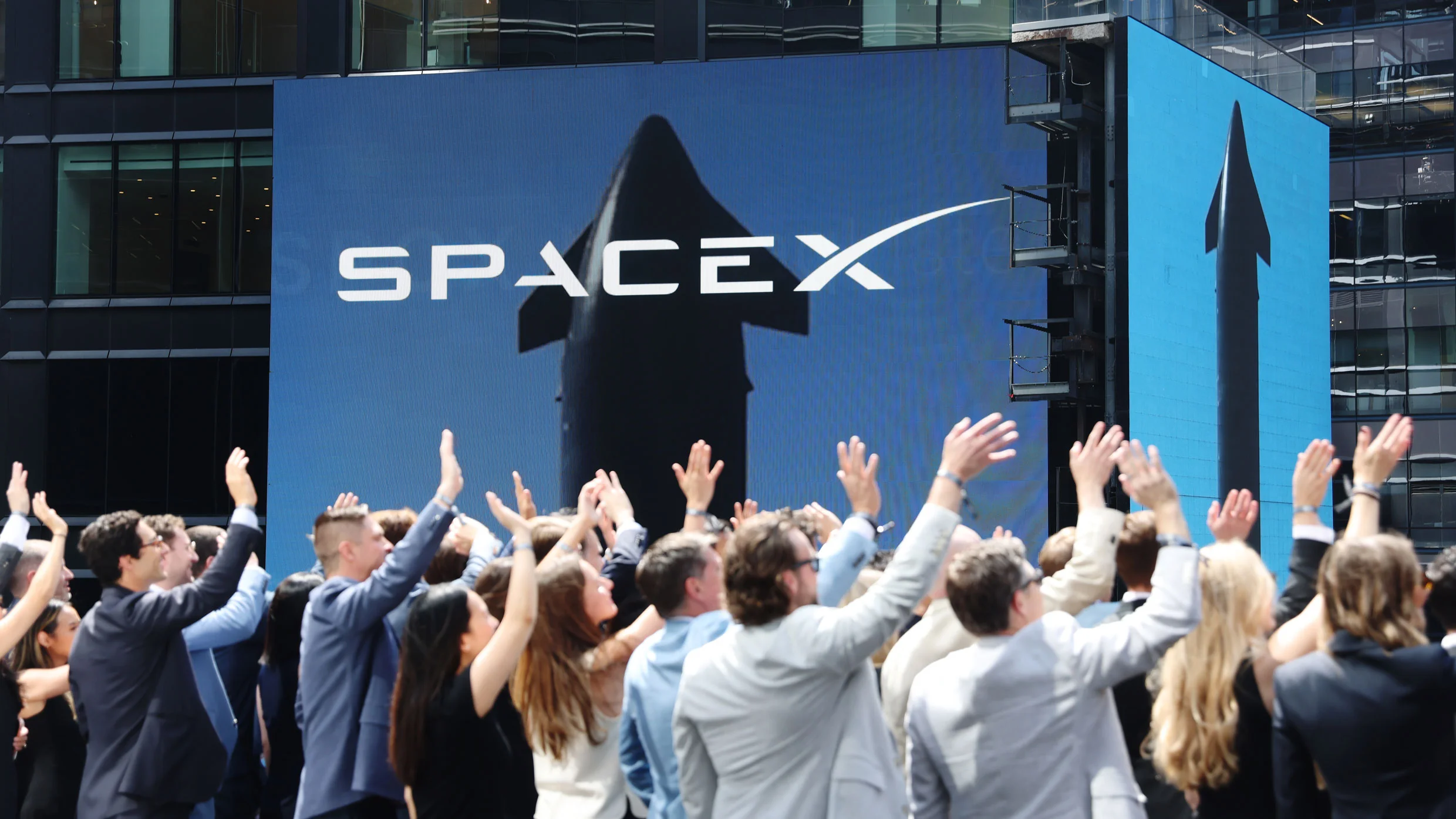 Buzzy tech IPOs are overwhelming retail trading platforms