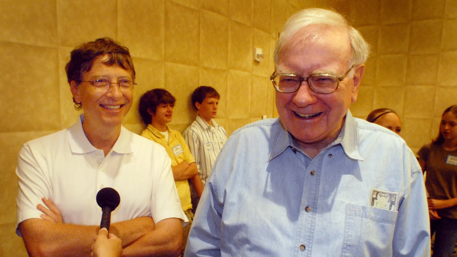 Warren Buffett calls Bill Gates's Epstein ties 'distasteful ...