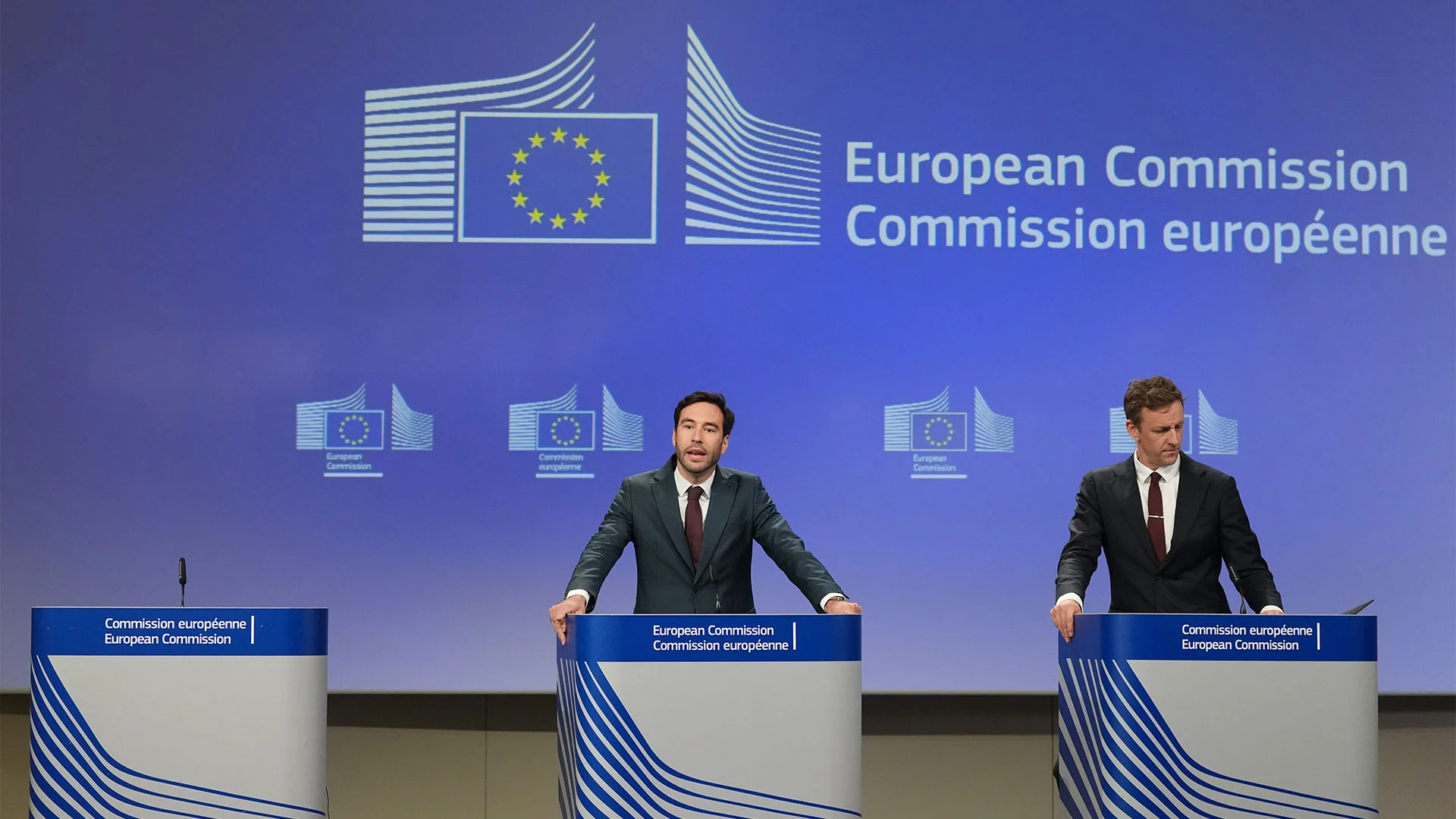 7. Google gets a $1 billion fine by the European Union over its Play app