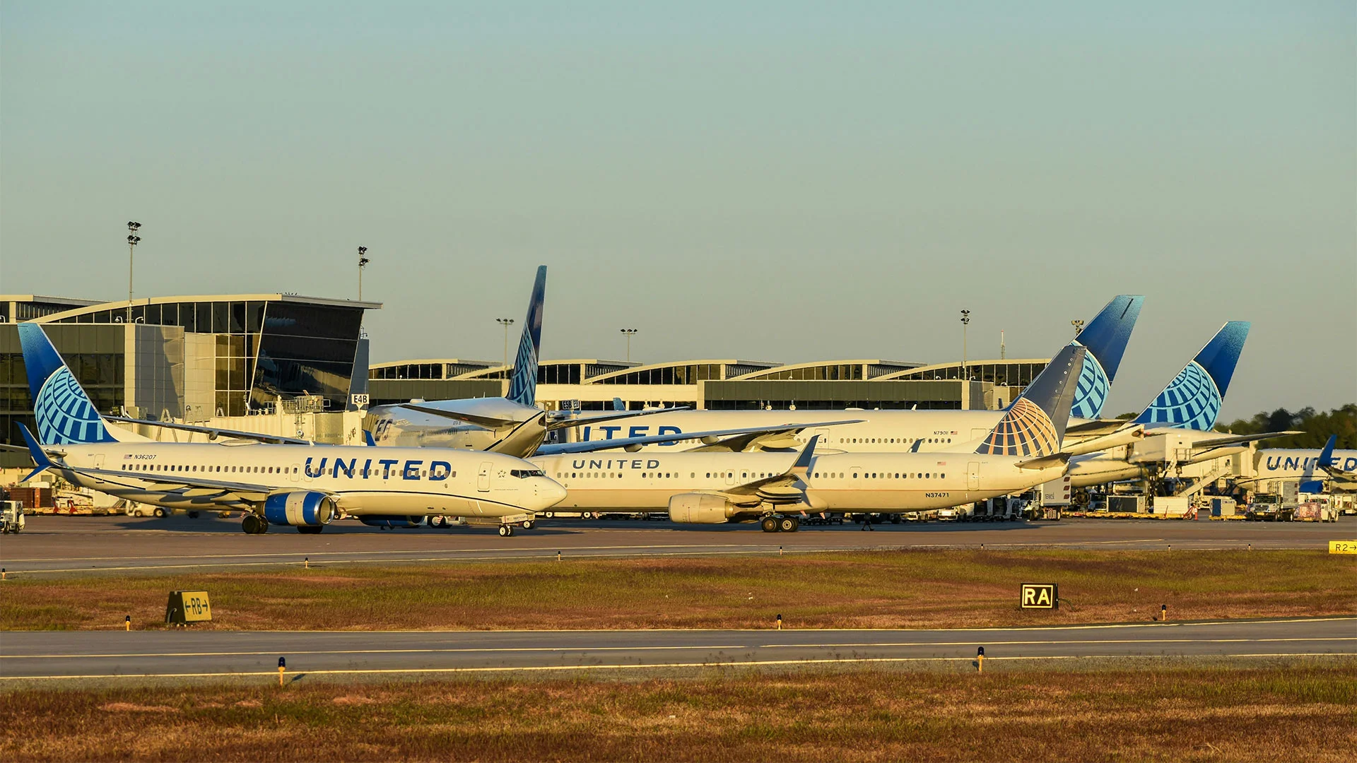 This lawsuit could change how airlines sell window seats