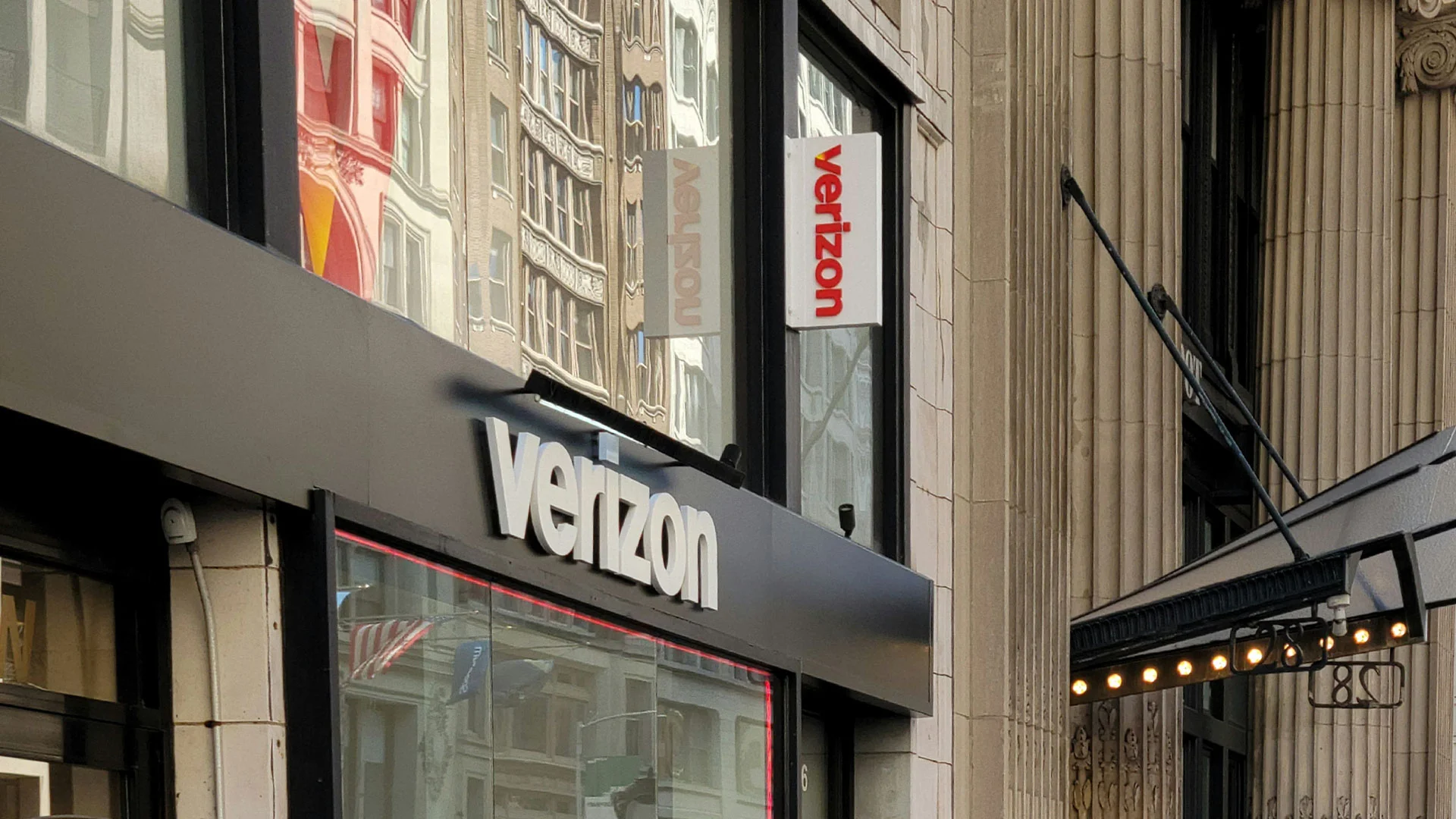 fastcompany.com - Michael Grothaus - Verizon layoffs today: More jobs slashed as wireless giant moves to sell retail stores to franchisees