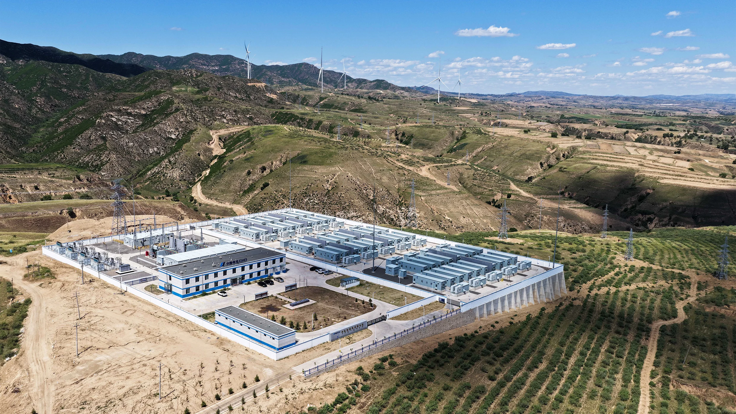 fastcompany.com - Adele Peters - How China is powering new data centers with clean energy