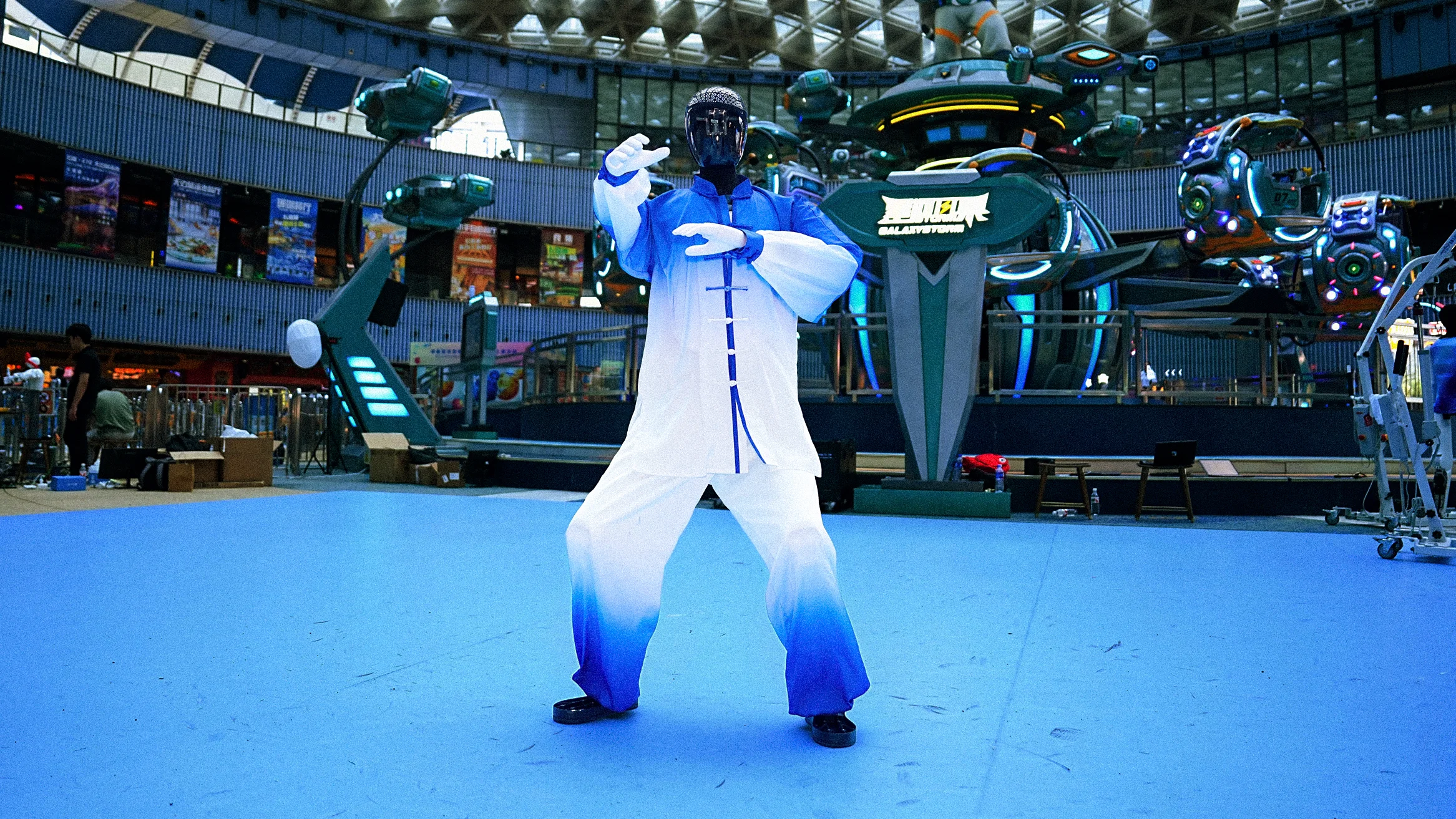 fastcompany.com - Jesus Diaz - Hundreds of robots are roaming this Chinese theme park. It's only the beginning of our humanoid future