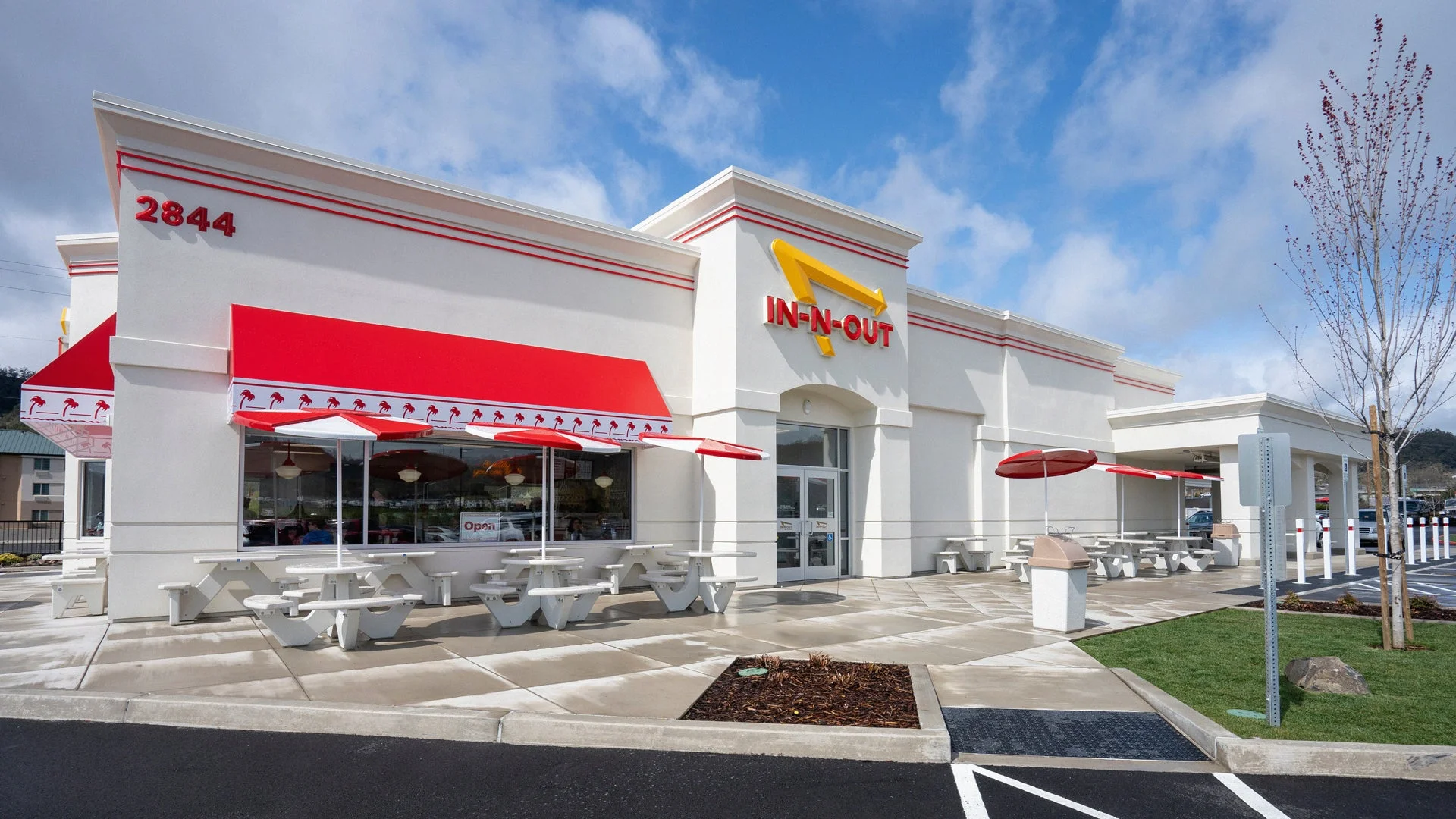 fastcompany.com - Inc. - In-N-Out does $2 billion in annual sales. It breaks one rule other fast-food chains follow