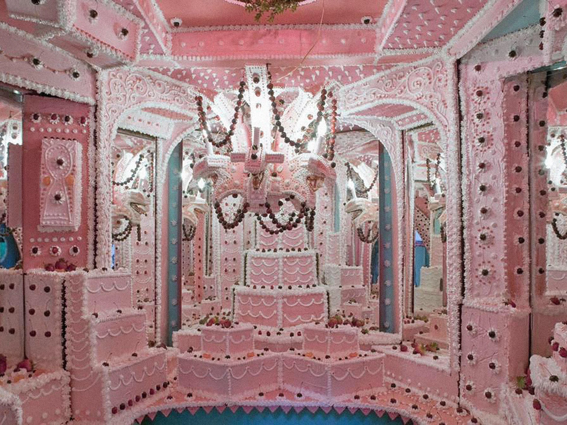 Oh My God, This Giant Cake Maze Is Perfect - Fast Company