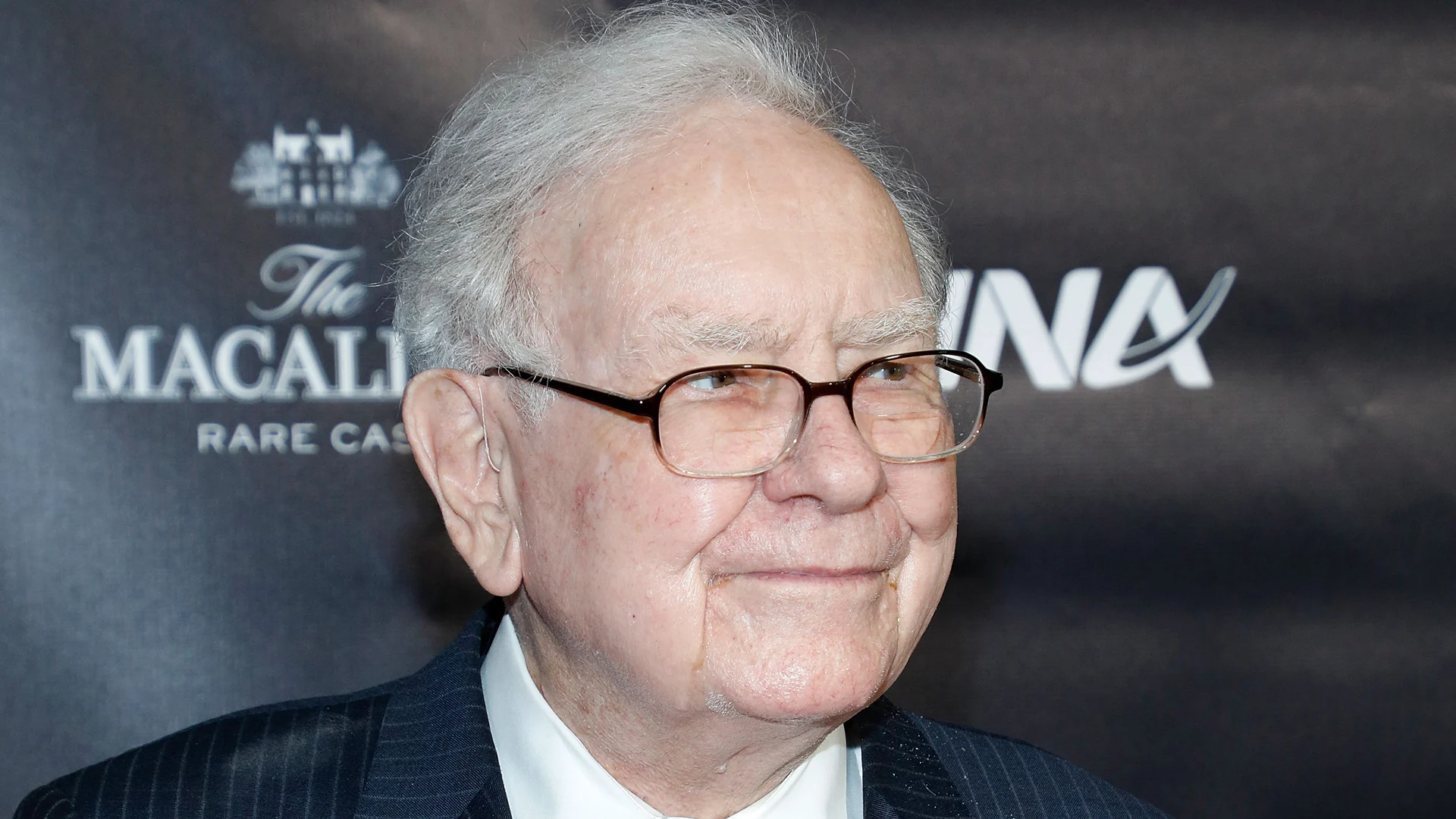 Warren Buffet burns bitcoin, wants to own all of Apple - Fast Company