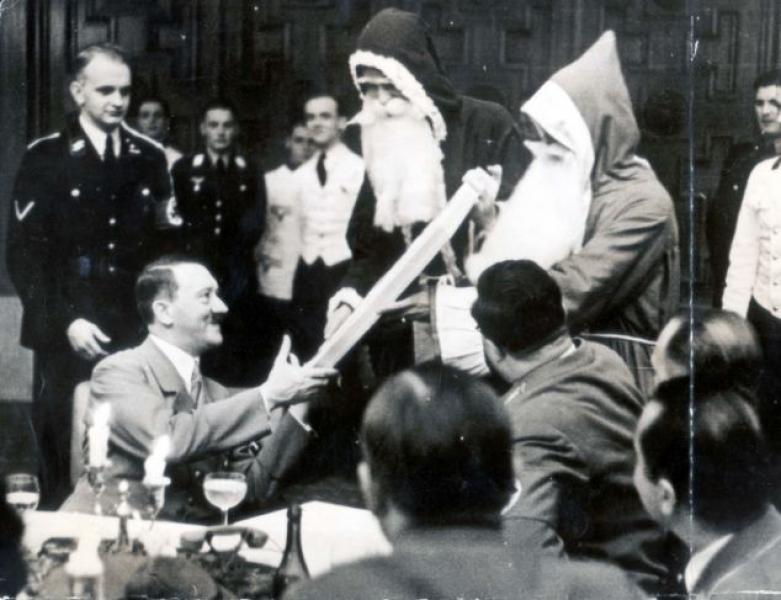 3024022-inline-hitler-regalo-natale-285955.jpg