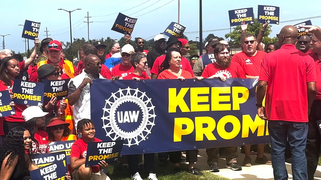 UAW’s dispute with Stellantis could be a danger sign for all union autoworkers