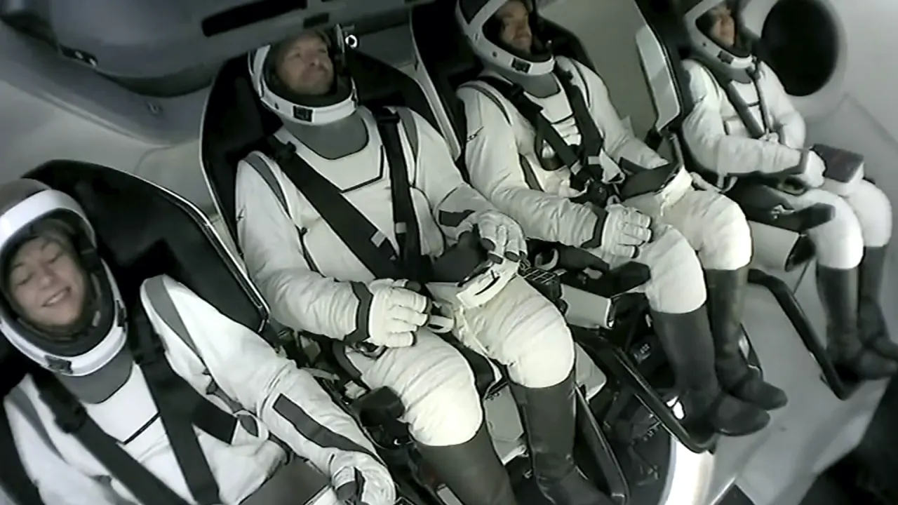 SpaceX Polaris Dawn crew with tech billionaire returns after first private spacewalk