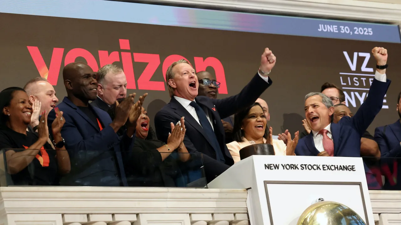 Verizon raises annual profit forecast over premium plans and tax reform