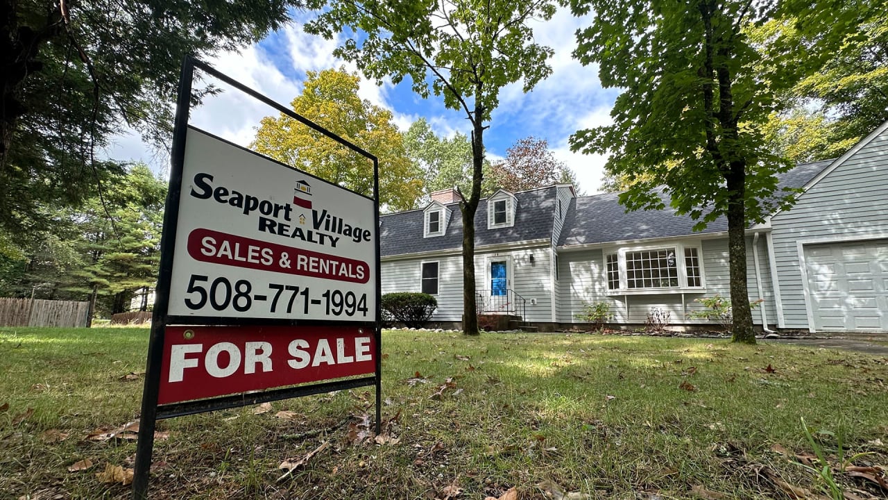 With prices skyrocketing, investors are snapping up U.S. homes. That’s bad news for the average buyer.