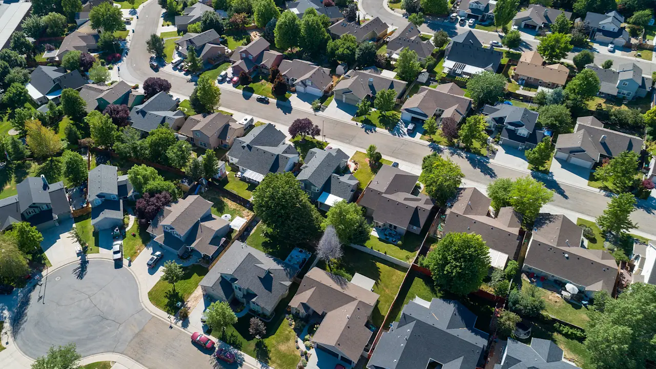 Average long-term U.S. mortgage rate eases to 6.74%