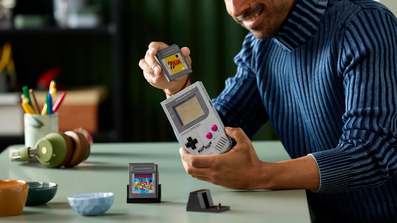 Lego’s new set is a perfect Game Boy replica