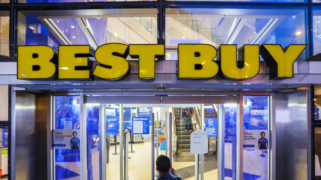 Best Buy reports strong sales, maintains annual forecast amid tariff worries
