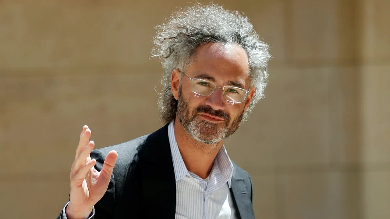 Palantir hits $1 billion in quarterly sales for the first time, avoids DOGE cuts