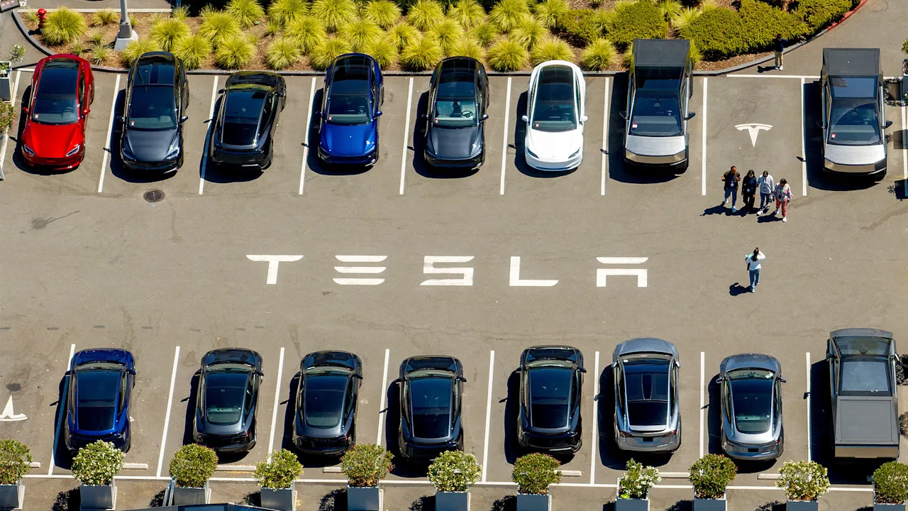 Tesla is slow in reporting crashes. The feds want to know why