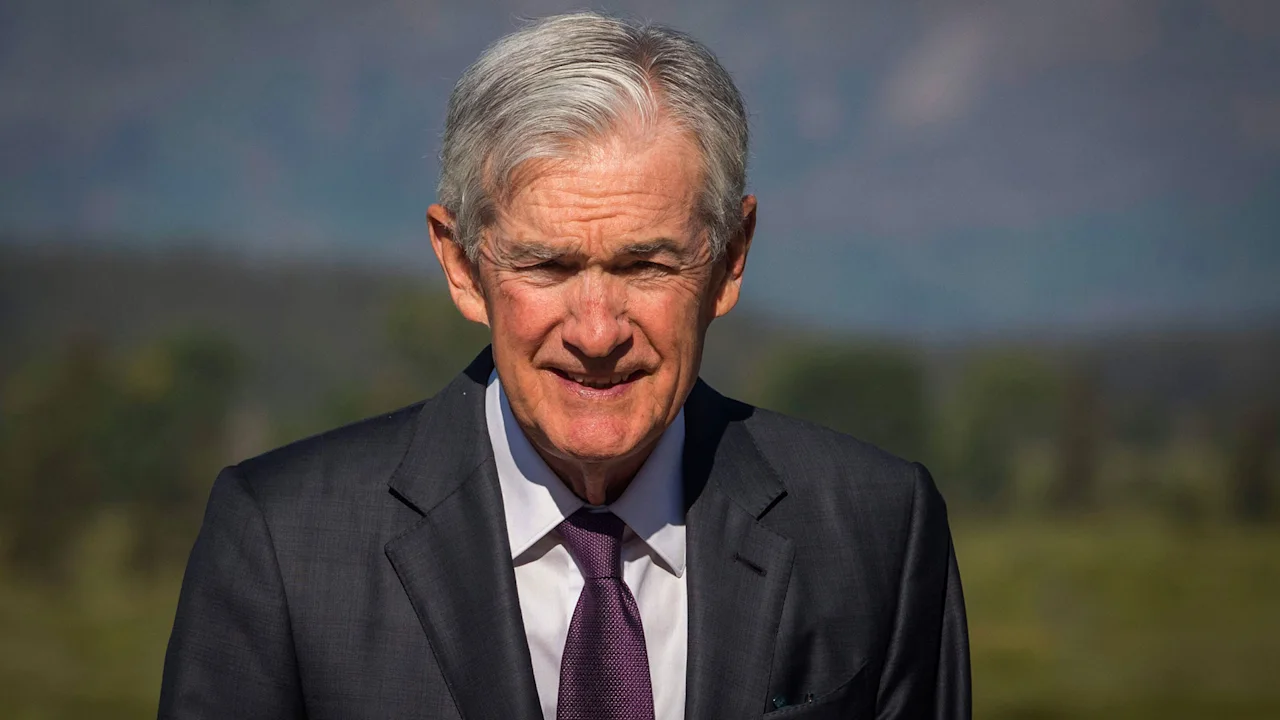 Fed Chair Jerome Powell has to walk a fine line between cutting interest rates and bowing to Trump