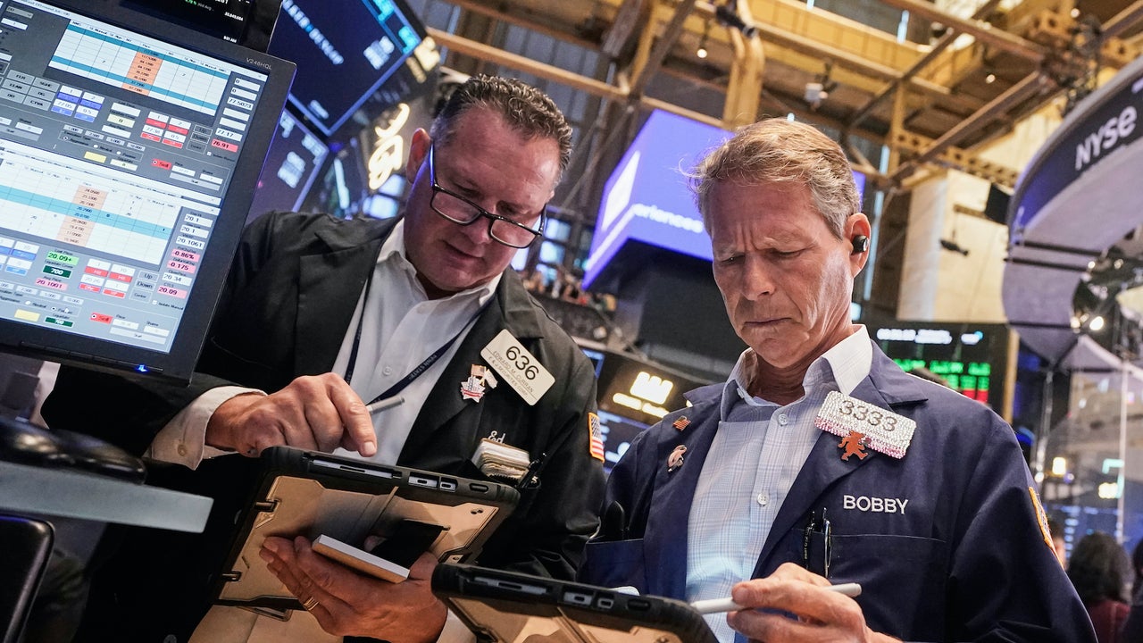 Stock market climbs as shutdown fears loom Stock market climbs as shutdown fears loom