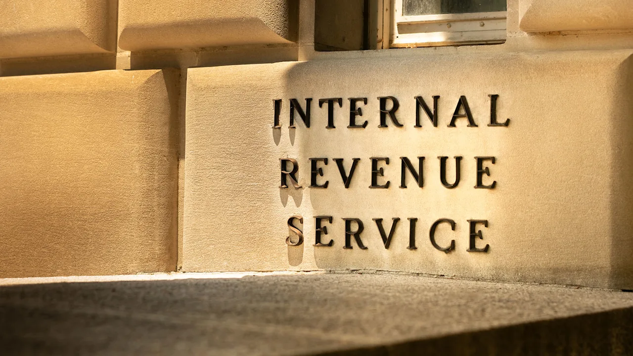 IRS says paper checks for tax refunds are being phased out starting next week: Here’s what to know thumbnail