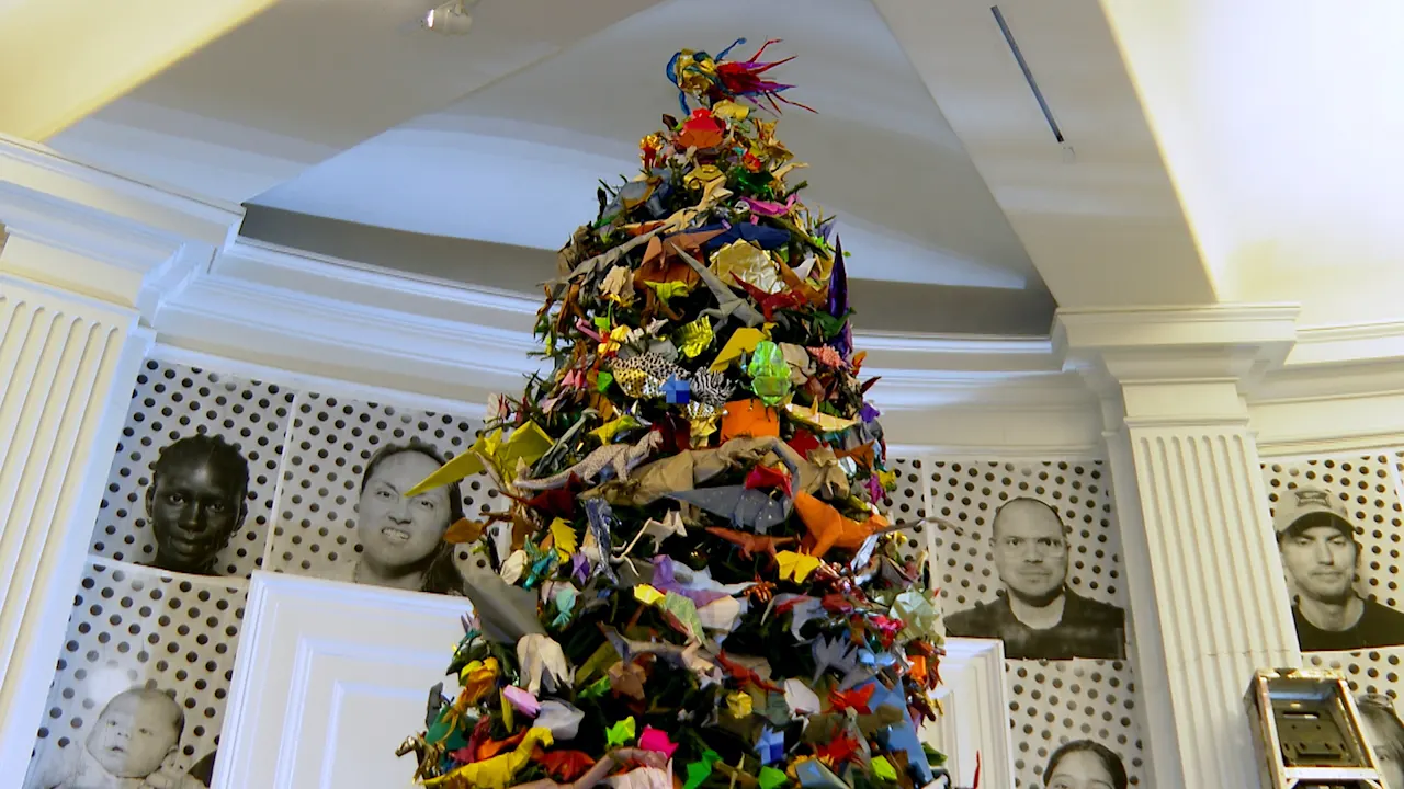 Origami Holiday Tree keert terug naar het American Museum of Natural History in Manhattan