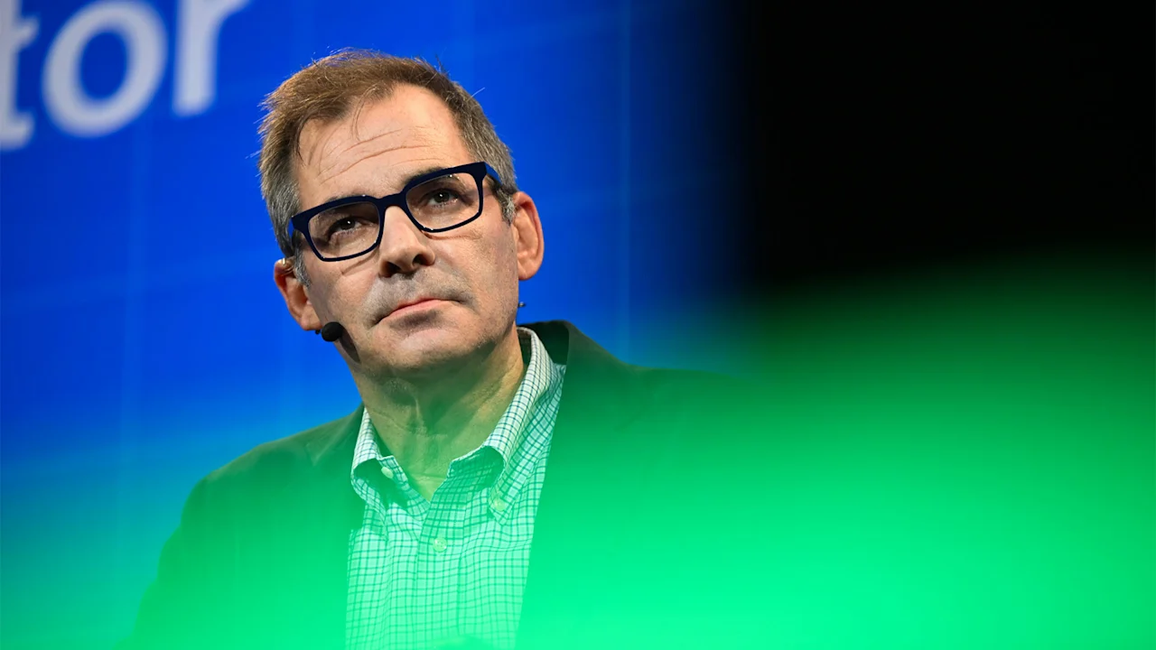 CoreWeave’s stock price is sinking despite AI mania and soaring revenue. Here is the one reason why thumbnail