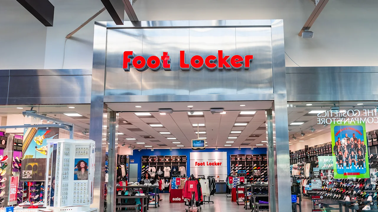 Dick’s sluit zich aan bij de groeiende lijst van bedrijven die dochterondernemingen afbouwen met Foot Locker-sluitingen Dick’s sluit zich aan bij de groeiende lijst van bedrijven die dochterondernemingen afbouwen met Foot Locker-sluitingen