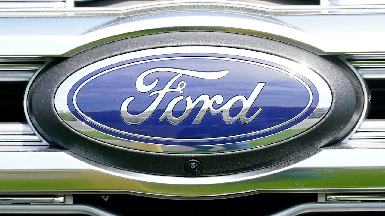 Ford roept ruim 270.000 elektrische en hybride auto’s terug vanwege problemen met de parkeerfunctie