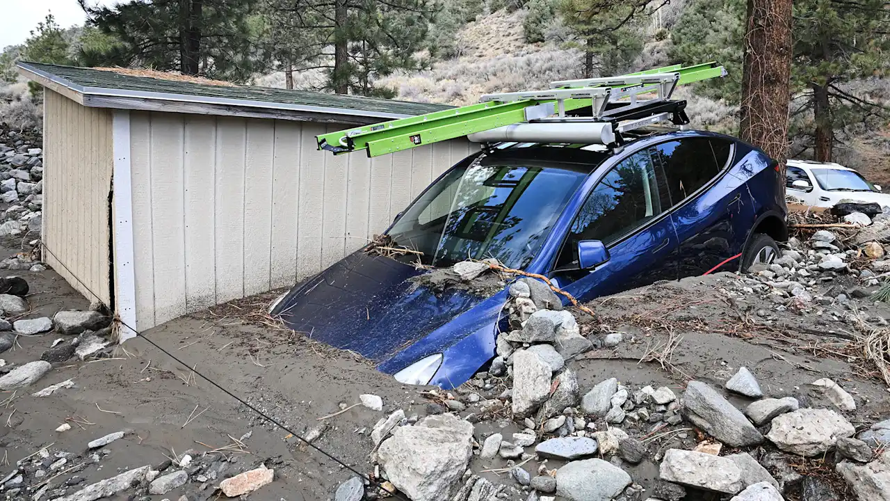 Zuid-Californië werd getroffen door evacuatiewaarschuwingen na een krachtige nieuwe storm op eerste kerstdag