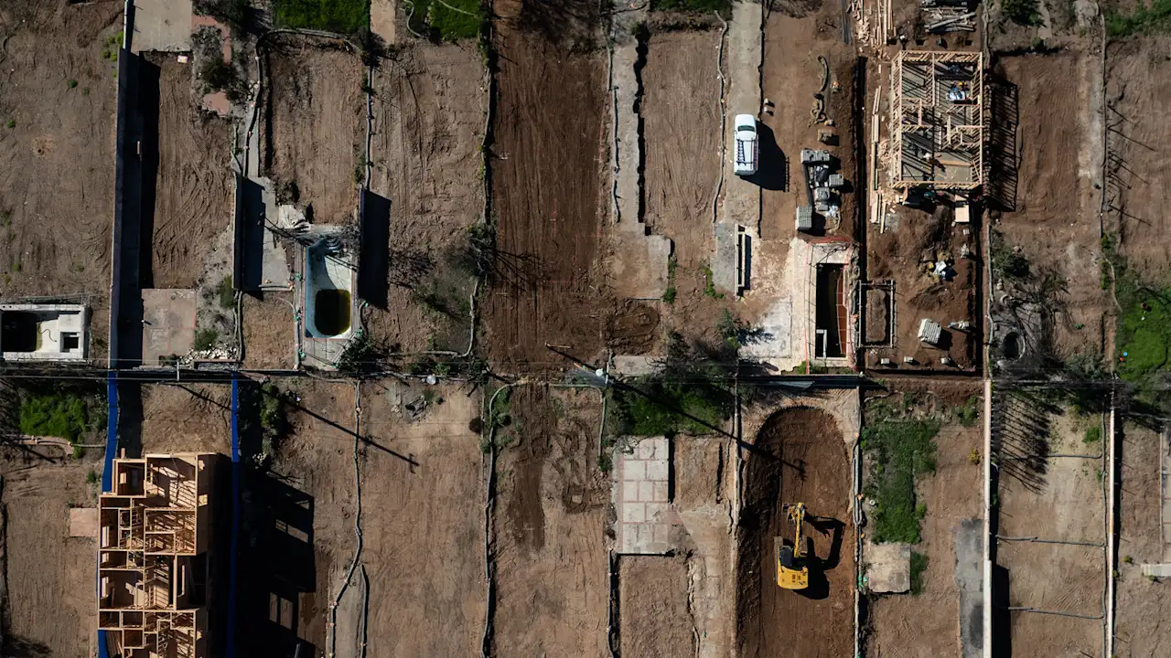 Trump tekent een bevel om de wederopbouw in Los Angeles te stimuleren, maar gouverneur Newsom zegt dat dit de plank misslaat