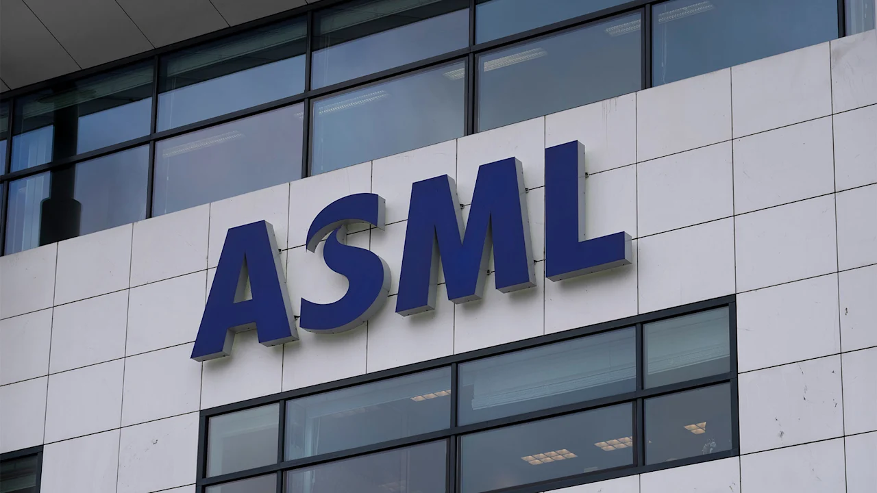 Chipbedrijf ASML schrapt 1.700 banen en rapporteert recordwinsten voor 2025 dankzij de opkomst van AI