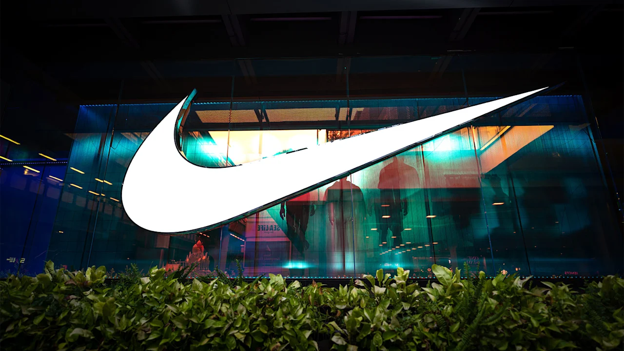Ontslagen Nike: Honderden banen zijn geschrapt in de laatste ronde nu schoenengigant automatisering van de supply chain omarmt