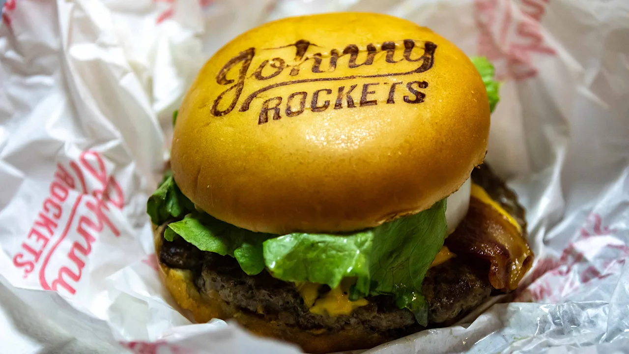 Sluitingen van restaurants Smokey Bones en Johnny Rockets: zie de lijst met locaties die zijn veroordeeld na het faillissement van FAT Brands