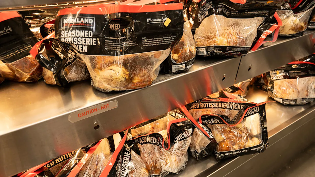 Costco’s geliefde rotisserie-kippen van $ 5 zijn ruches van veren – en dit is waarom