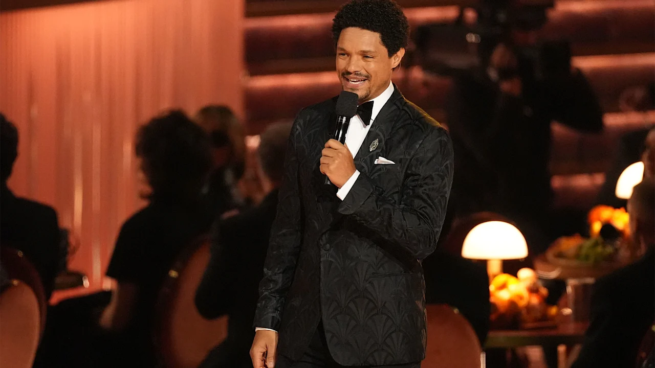 Bij de Grammy’s roostert gastheer Trevor Noah Nicki Minaj en richt hij zich op Trump met een Epstein-grap