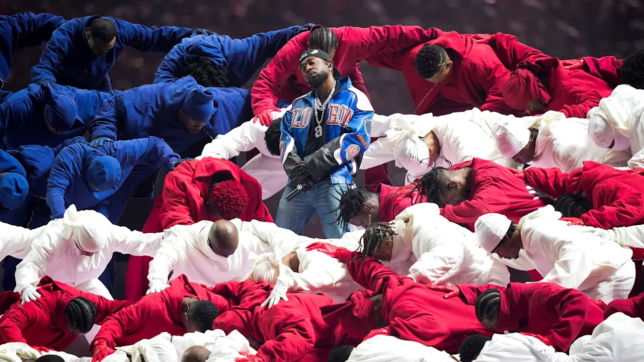 Kledingkaststoringen voor kinderen in kooien: een blik op de meest controversiële rustmomenten van de Super Bowl