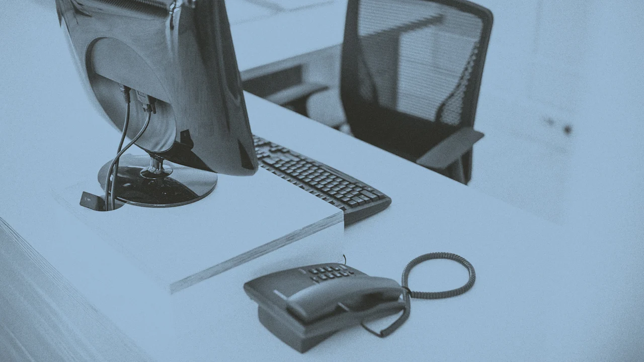 Een nieuwe medewerker is op de vierde dag zonder enige reden afwezig op het werk