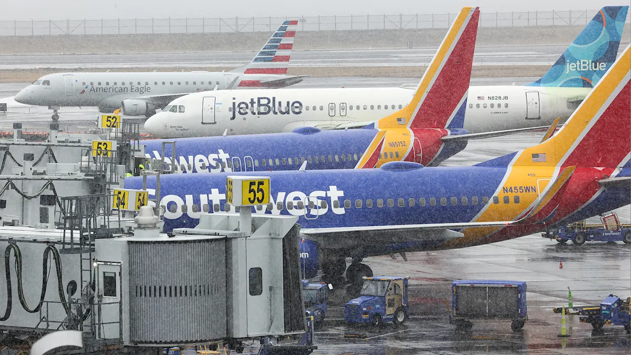 Update vluchtannuleringen: American, Delta en United Airlines geven luchthavenwaarschuwingen af nu de sneeuwstorm in het noordoosten toeslaat