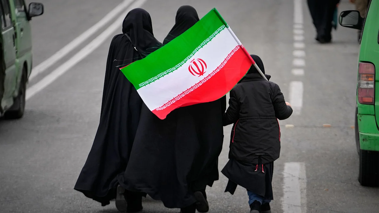 Iran escaleert de aanvallen in de Golf, waarbij een van de belangrijkste raffinaderijen in de regio in Koeweit wordt getroffen